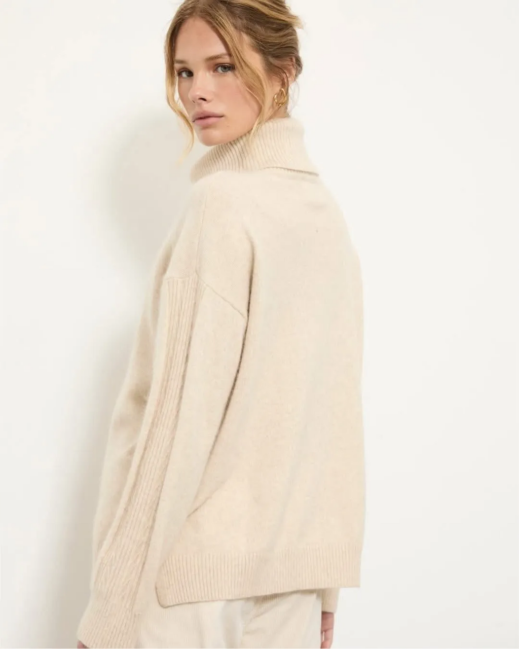 Pull col roulé oversize – Écru